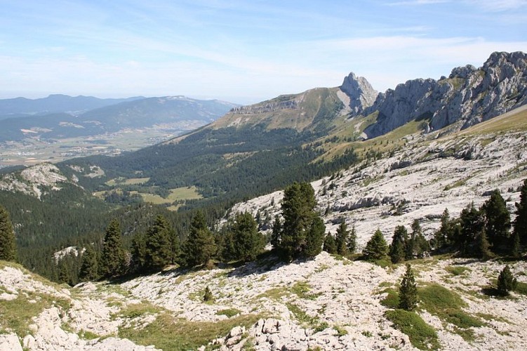 Le lac des prés et le vallon de la Fauge