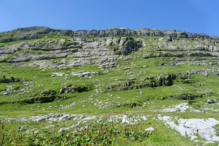 2-day hiking itinerary: refuge de Sales