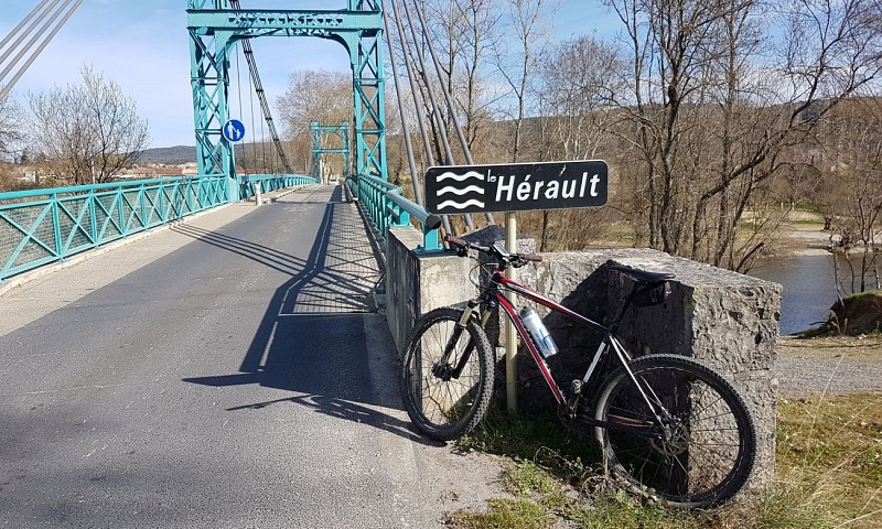 boucle-10-020-saint-bauzille-de-putois-pont-suspendu