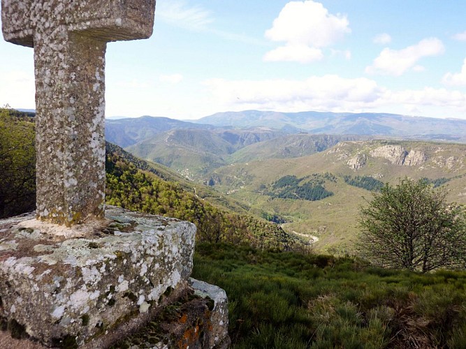vue sur la vallée de la Borne