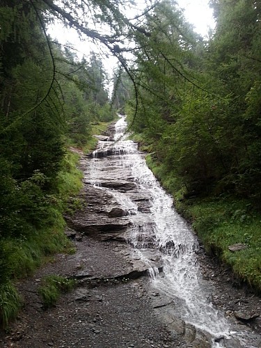 cascade sur le chemin