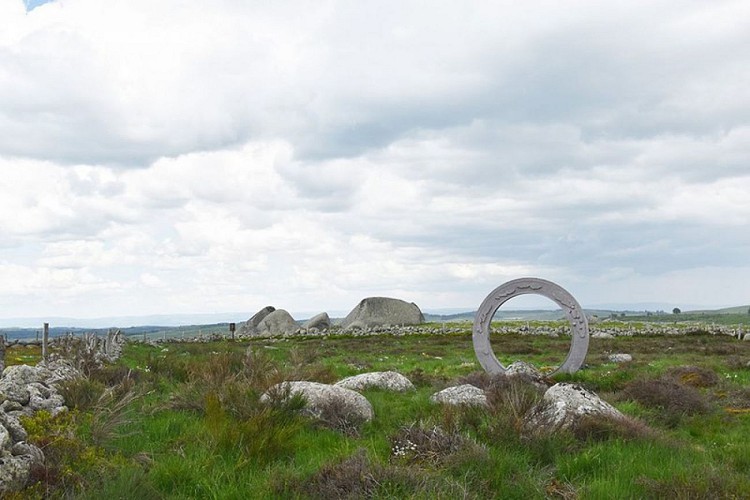 L'oculus au Roc des Loups, Marchastel, table de lecture verticale des paysages