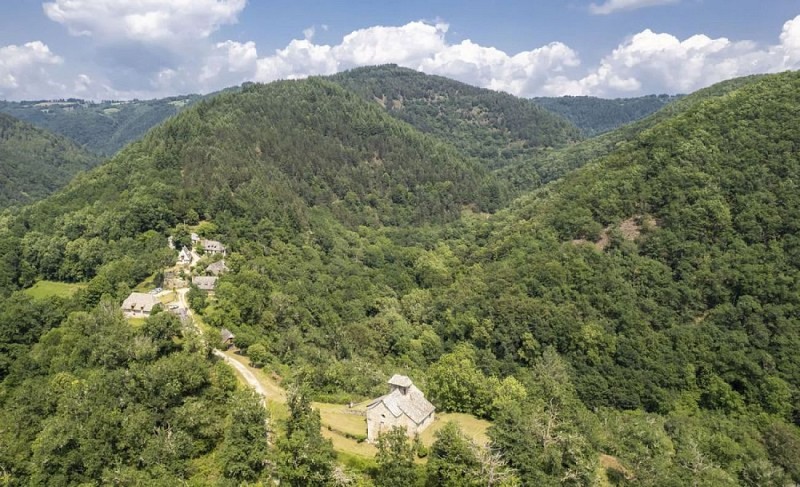 Manhaval, dans son écrin de verdure
