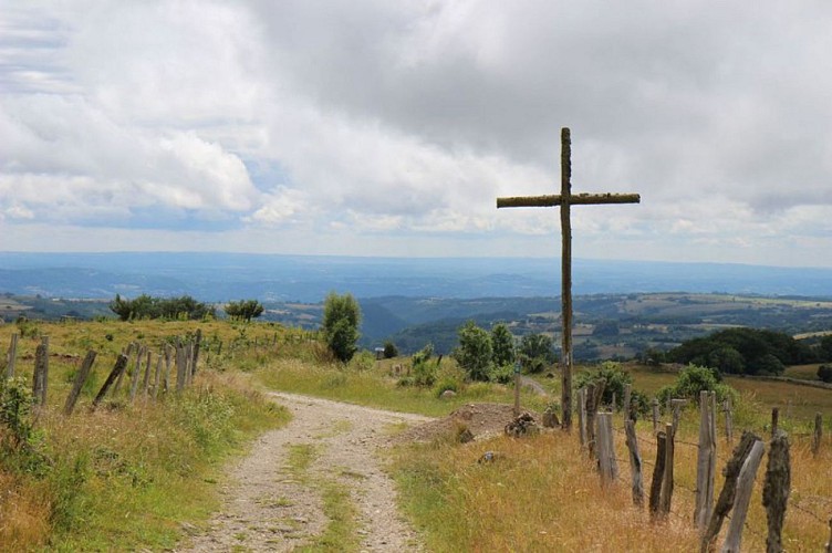 La Croix de Bioulac en descendant sur Trélans