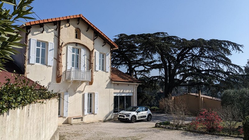 Randonnée à travers la campagne, à l'Est de Marseille