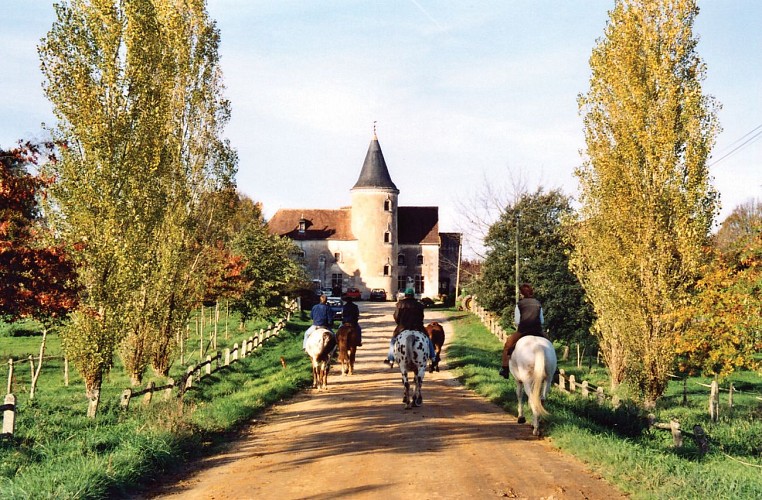 Route des Cardinaux en Pays de Haute-Saintonge randonnee equestre d Artagnan 6