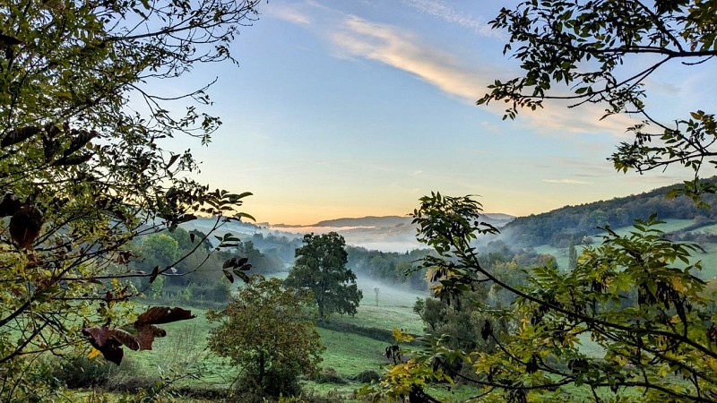 Berzé-le-Châtel automne @. Sève _ Cluny Sud Bourgogne (9)
