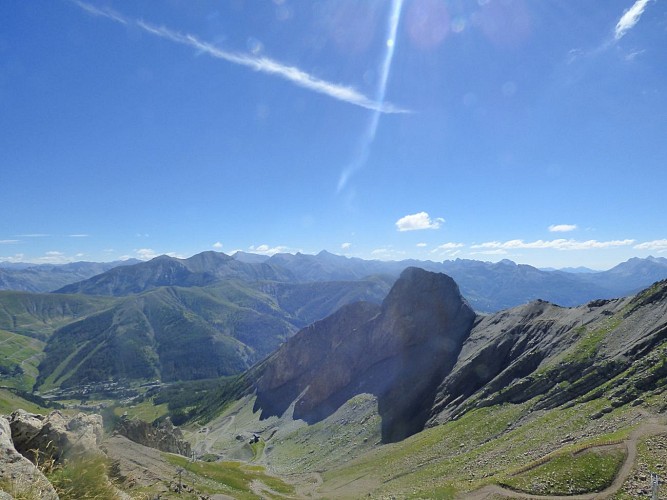 View of the valley and the Val d'Allos - La Foux resort from Les Courtiens, situated on the path to the Estrop refuge