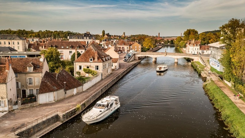 Clamecy vu du ciel - pont de Bethleem Updrone__BFC_Tourisme- (Large)