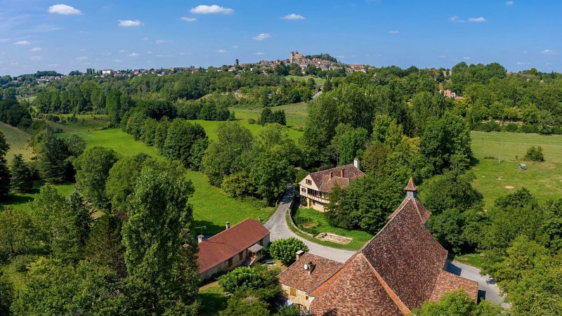 Vue aérienne de la chapelle Notre Dame des Neiges de Gourdon