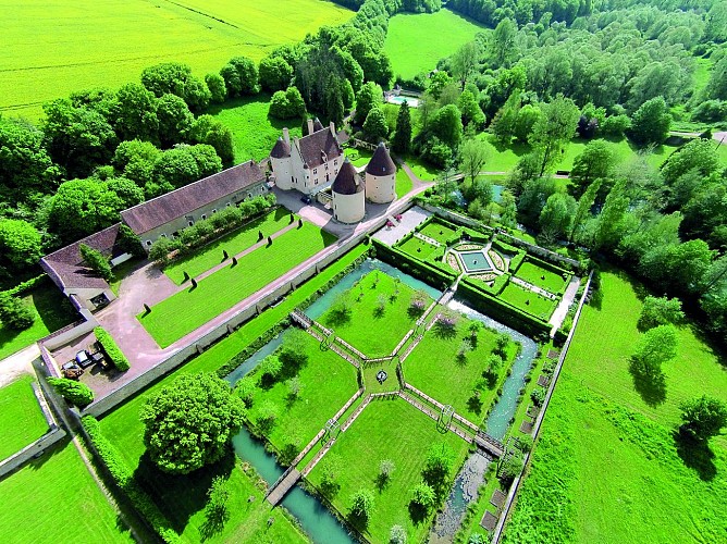 CORBELIN_Château_vue aérienne © Louis Beudet