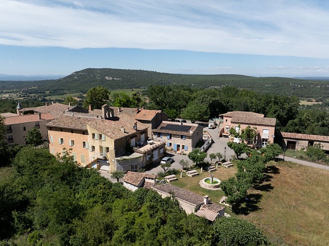 Sur la crête de la Montagne d'Artigues (646 m)_Artigues