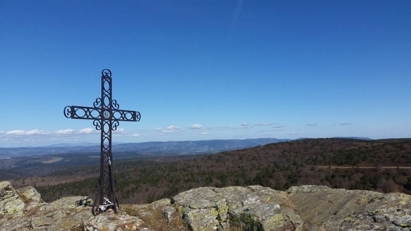 Panorama et croix au Moure de la Gardille