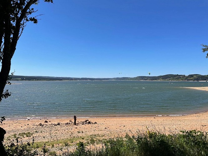 En bordure du lac au départ du circuit