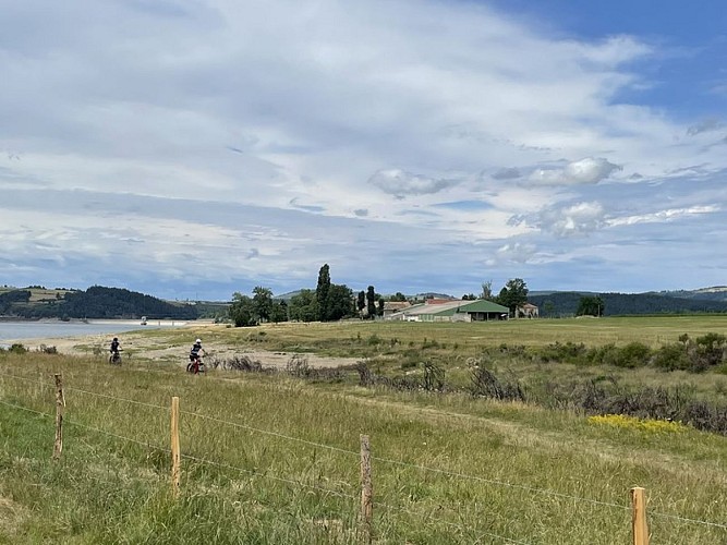 Le long des prairies du Mas d'Armand