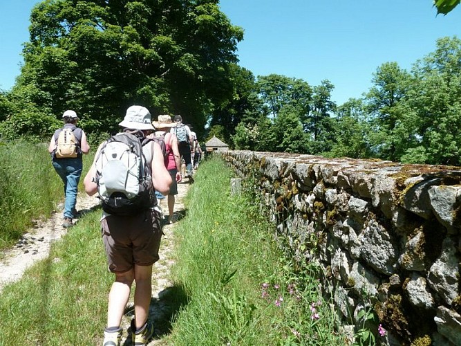 En balade sur le chemin de la Croix de Parpaillon