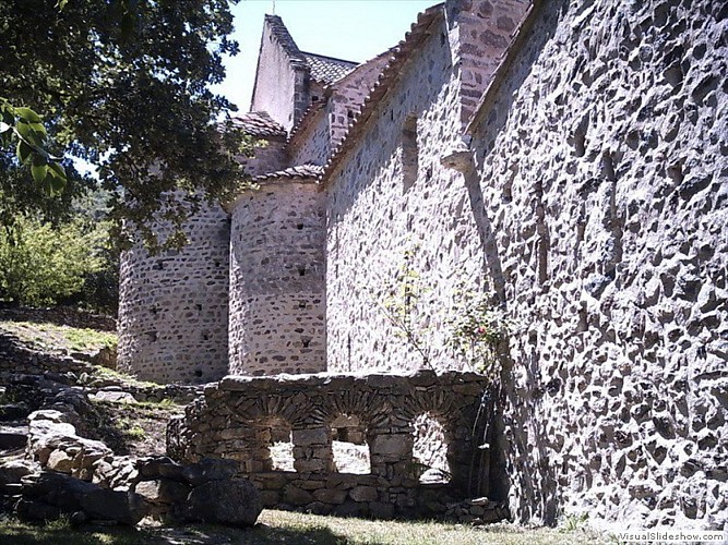 Le Prieuré Santa-Maria-del-Vilar par les mas catalans