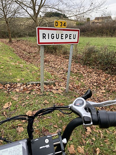 Three valleys towards Riguepeu by Electrically Assisted Bicycle