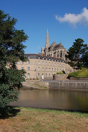 Vue de l'abbaye St Sauveur et de la Vilaine - Redon