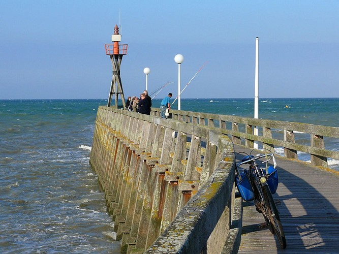 La-jetee-de-Courseulles-sur-Mer