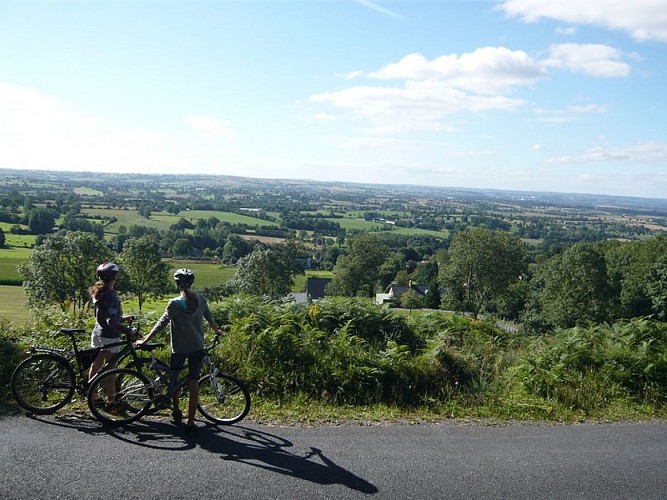 12 - vue sur les vertes vallées VTT