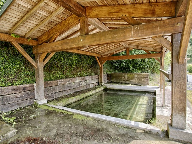 Lavoir_de_Douville-en-Auge-Camille_Plichard_-_NCPA_tourisme-web