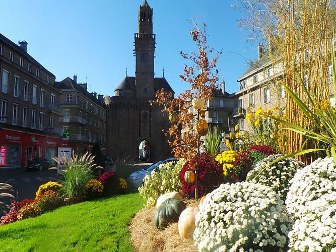 Porte-Horloge centre ville Vire (TIS)