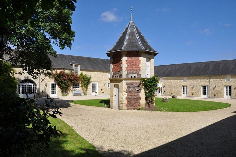 Pigeonnier-manoir-Soignolles