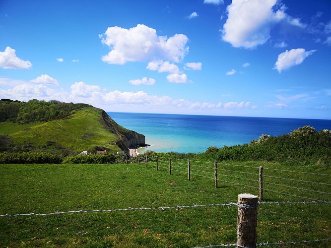Vue sur mer de la voie verte