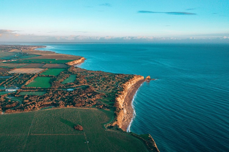 Vue_aerienne_de_la_Pointe_du_Hoc