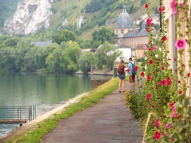 Balade en duo en bord de Seine aux Andelys © ADT de l'Eure, J.F. Lange