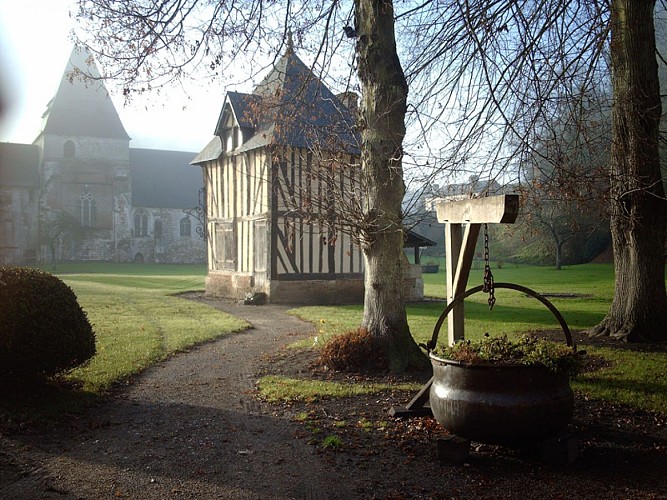le prieuré de St Philbert et son colombier four à pain@Pays Risle Estuaire