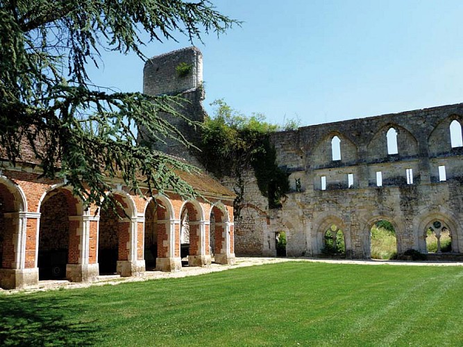 Abbaye de Mortemer 19 (300 dpi) @ Eure Tourisme- M. Aubry