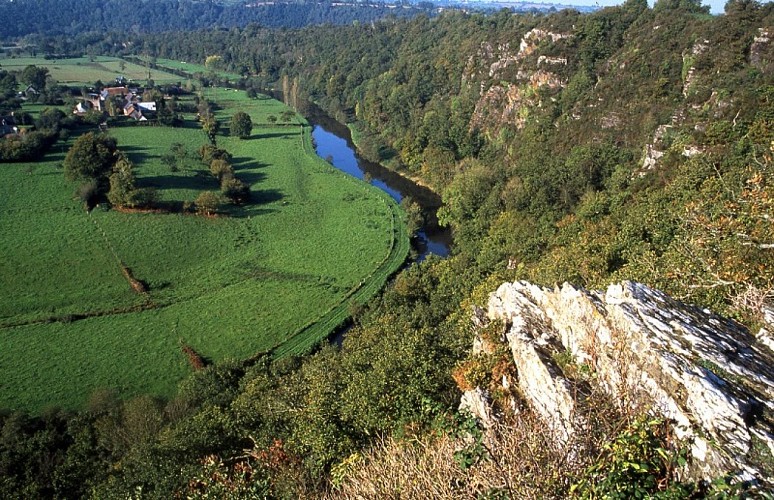 Condé-sur-Vire < > Pont-Farcy