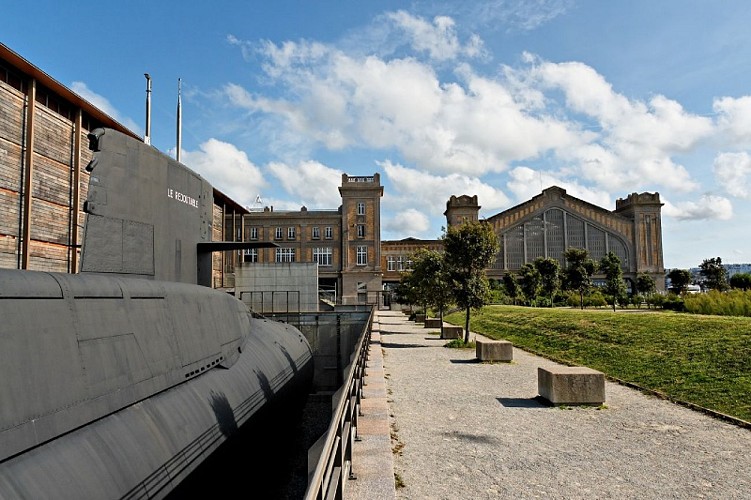 Photo N°2_La Cit+® de la Mer et Redoutable_-®LaCit+®delamer_Herv+® Drouot