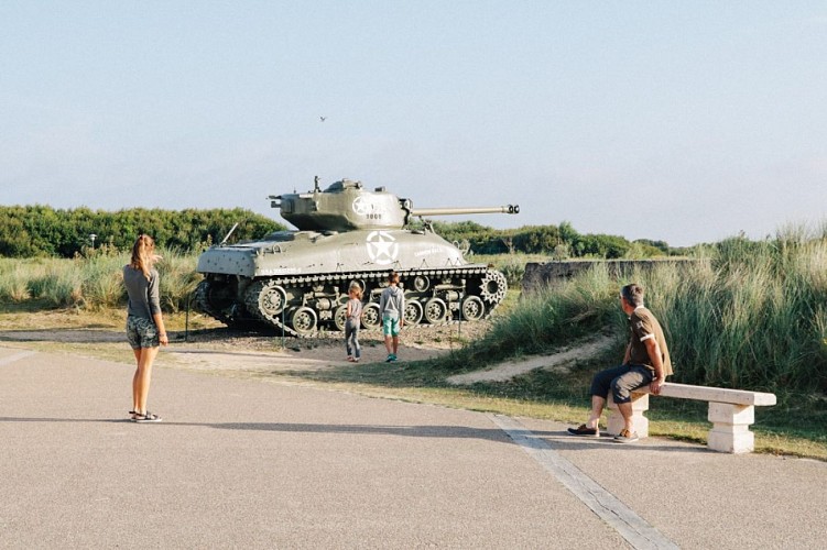 2017_Famille_Anne_Claire_Sainte_Marie_du_Mont_Box-17-Estelle_Hertault_CDT50.jpg-1500px