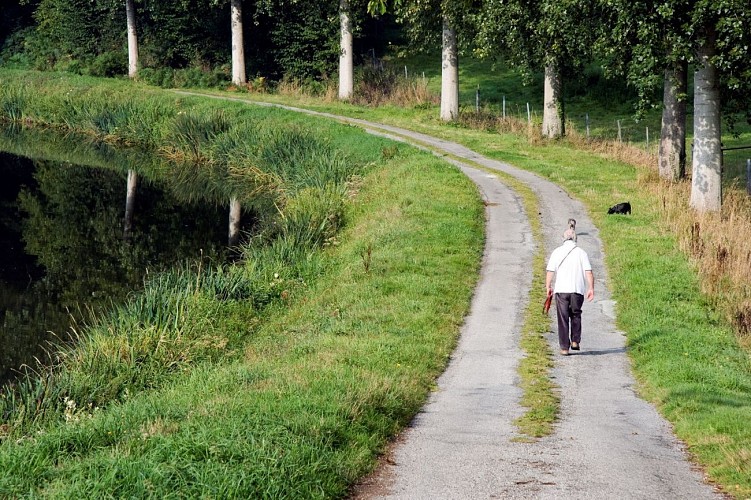Promenade au bord du canal