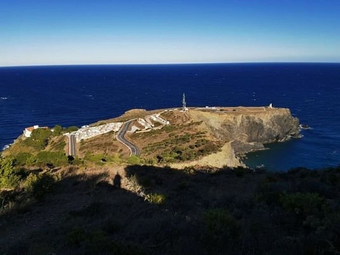 Vue sur le phare photovoltaïque de Cerbère
