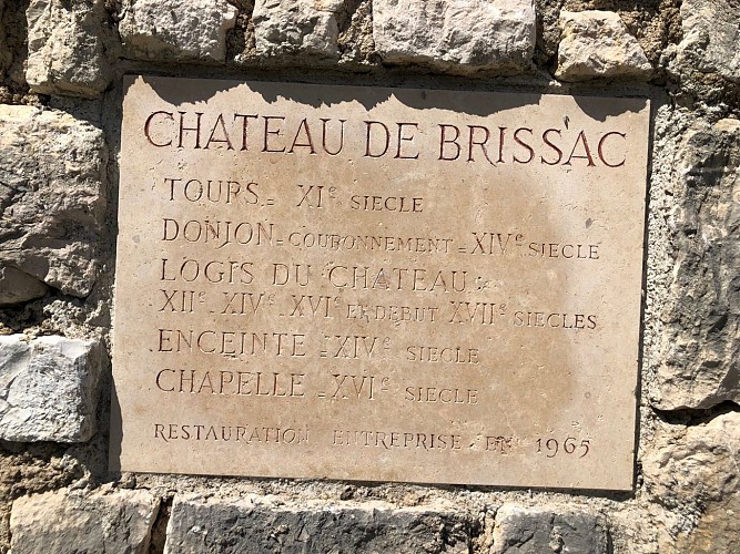 Brissac son Château et son sentier de l'eau et sa foret la Bruyère