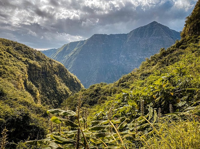 Randonnée Canalisation des Orangers à La Réunion : une entrée spectaculaire dans Mafate
