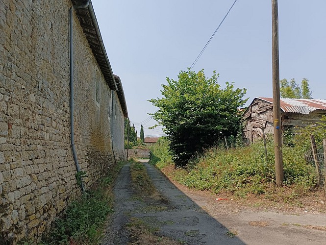 au passage près du logis de Châteauneuf