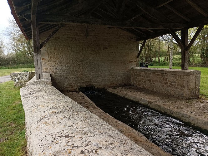 Lavoir fontaine à Bouin