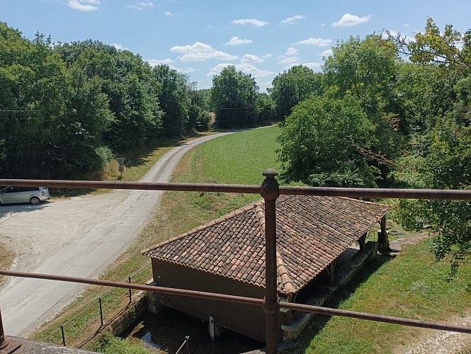 vue du viaduc, lavoir du Dauphin en plongée