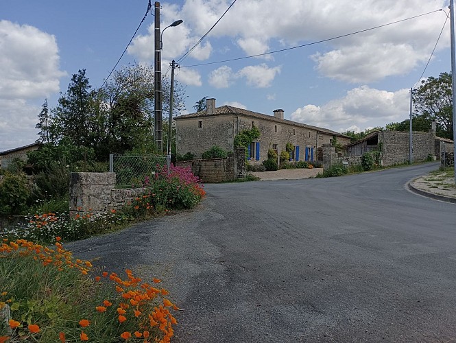 Paizay-Le-Tort, balade autour des fontaines