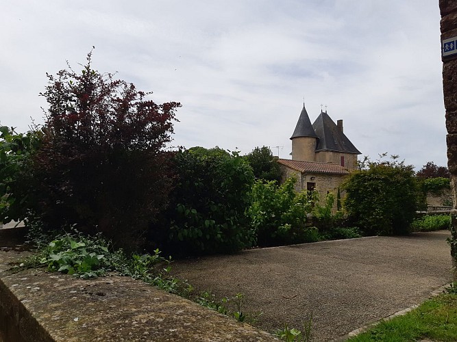 cours de l'ancien presbytère, musée de Rauranum