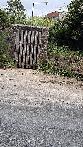 Fontaine - rue de Tinghen