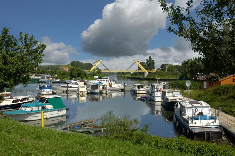 Strecke entlang der Deûle von Quesnoy-sur-Deûle nach Deûlémont. Beachten Sie bitte: 
- Übersetzen Sie keine Eigennamen
- Wahren Sie die Feinheiten.