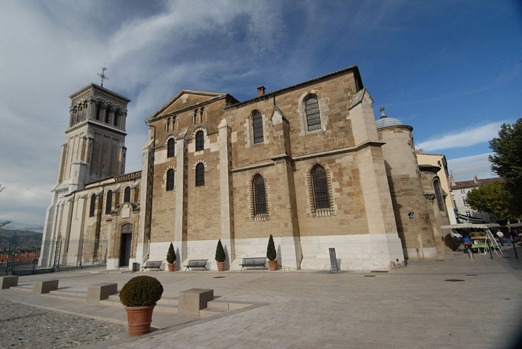 Cathédrale Saint-Apollinaire