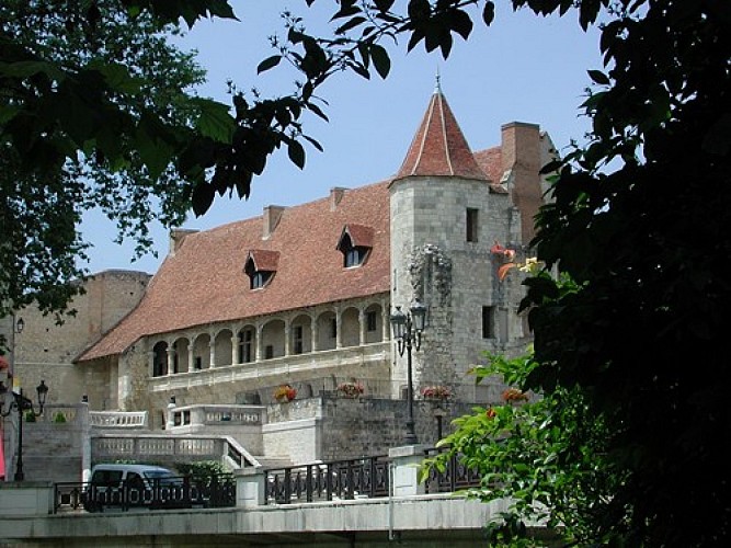 Nérac, du Château Henri IV au Moulin des Tours