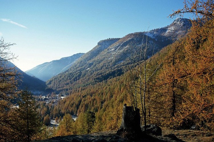 Hameau et vallon de Castérino en automne